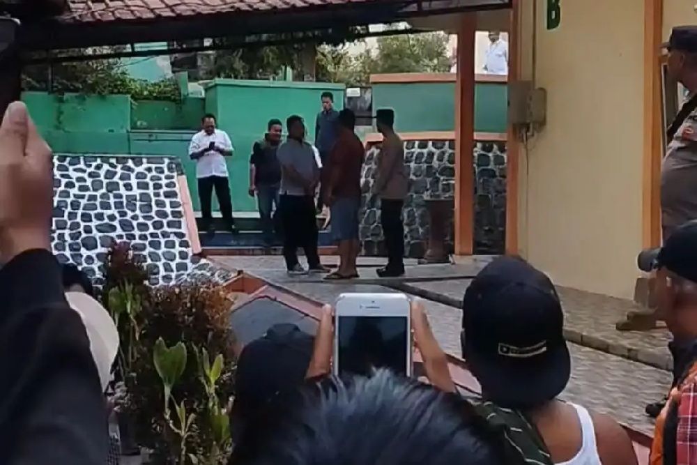 Jahatnya Seorang Guru di Boyolali, Tega Injak 3 Siswa yang Tertidur di Kelas, Salah Satunya Anak Yatim!