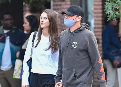 Leonardo DiCaprio Pacaran Beda Usia 23 Tahun, Makin Mesra Sama Vittoria Ceretti di New York!