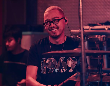 Pamungkas Kejutan Lagi! Rilis Buku Perdana Solitaire dan Single Kolaborasi Bareng Dipha Barus!
