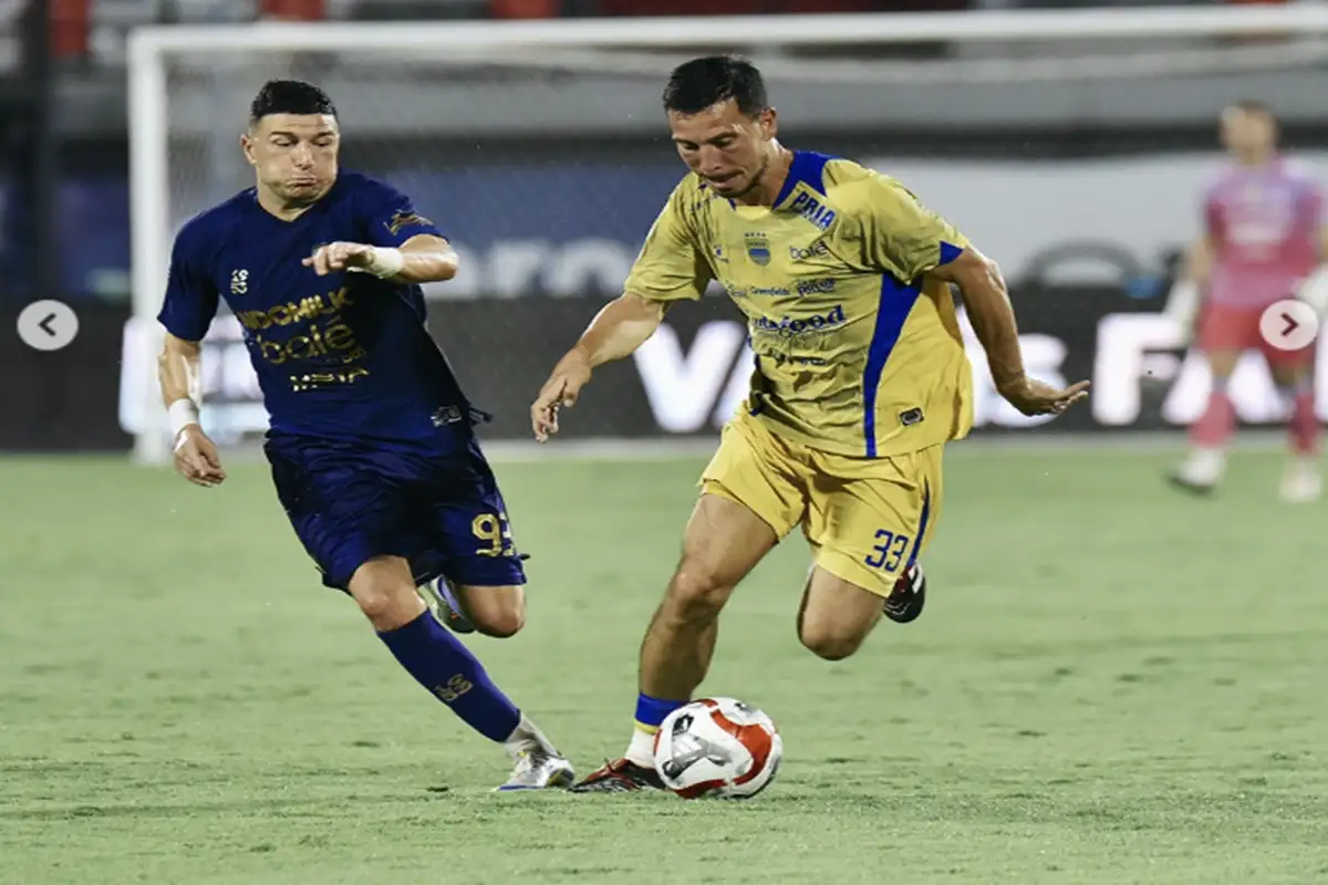 Hasil Super League: Persita Tumbangkan Persib 2-1