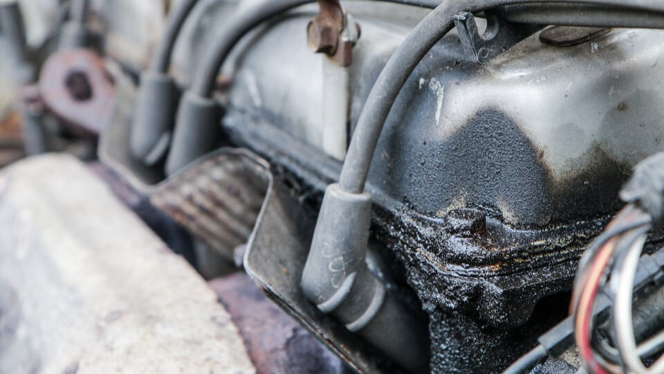 Awas Rembesan Oli di Mesin Mobil Bekas! Ini Tanda Komponen Sudah Minta Diganti