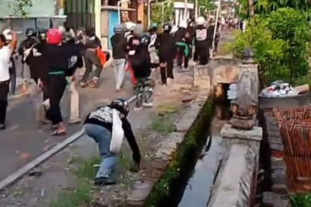 Viral! Bentrokan Pesilat vs Warga Pecah di Sukoharjo, Dipicu Geberan Motor