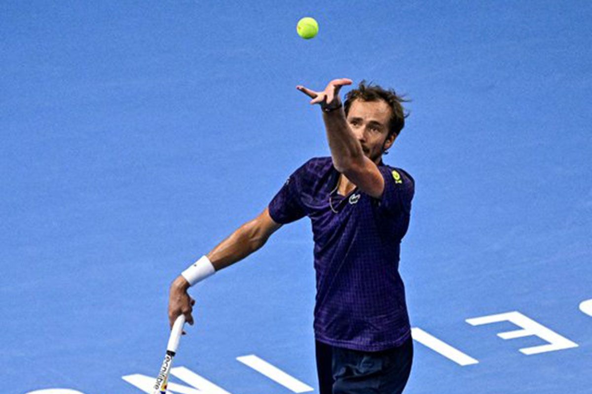 Medvedev Singkirkan Zverev di Beijing, Catat Semifinal ke-60 dalam Kariernya