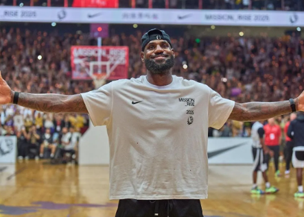 LeBron James Tegaskan Belum Akan Pensiun dari NBA, Meski Usia Udah 41 Tahun!