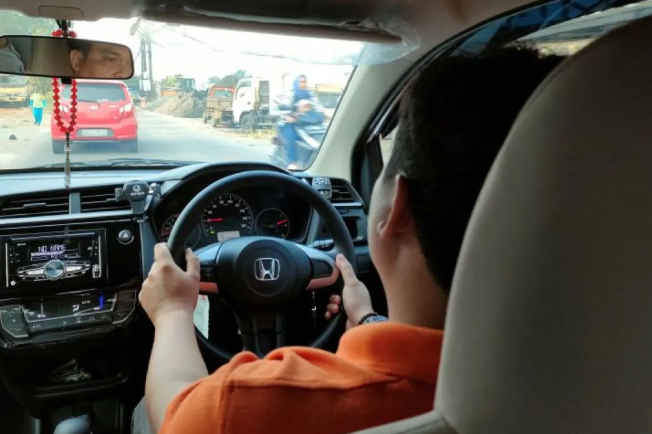 8 Cara Hemat Bensin Mobil yang Wajib Dicoba Saat Stok Lagi Susah!