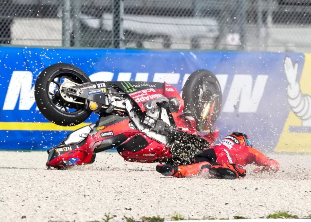 Bezzecchi Jadi yang Tercepat, Marquez Malah Terjatuh di Sesi Latihan Mandalika!