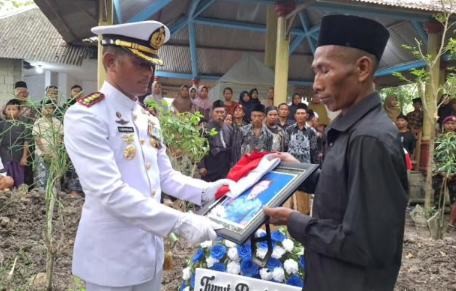 Prajurit Marinir Gugur Saat Aksi Penerjunan HUT ke-80 TNI di Teluk Jakarta!