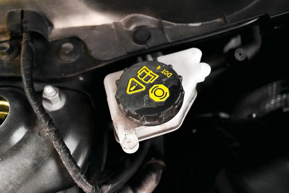 Masih Banyak yang Bingung, Ini Perbedaan Minyak Rem Mobil DOT 3 dan DOT 4