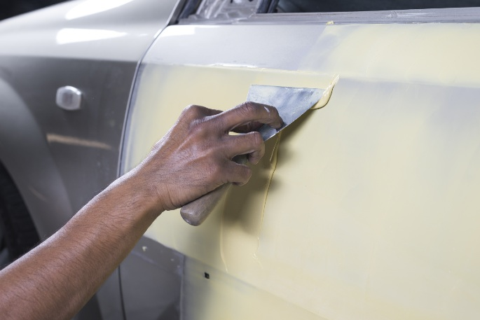 Perbedaan Dempul Warna Hijau dan Kuning pada Mobil: Mana yang Lebih Kuat dan Awet?