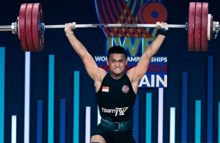 Rizki Juniansyah Pecahkan Rekor Dunia! Lifter Muda Indonesia Borong Dua Emas di Kejuaraan Dunia IWF 2025