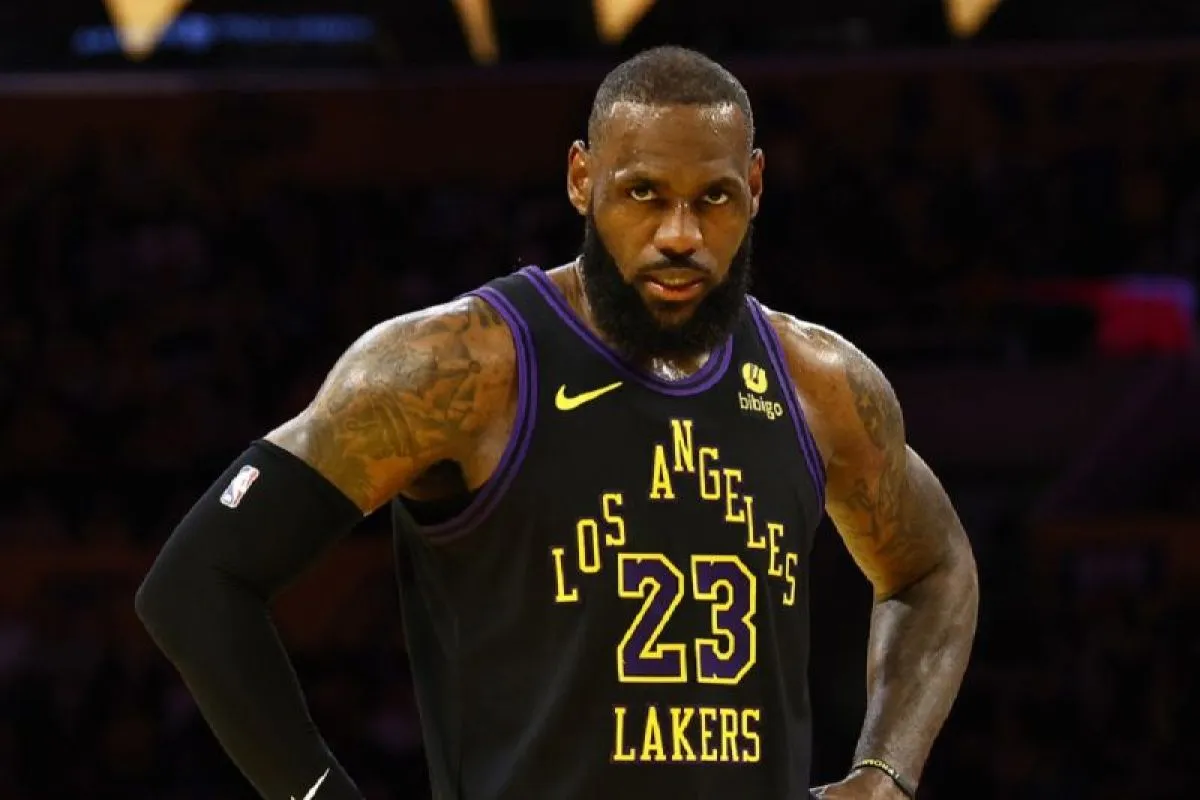 LeBron James Cedera Sciatica, Absen Awal Musim NBA 2025/2026, Lakers Terancam Tanpa Sang Raja di Laga Pembuka!