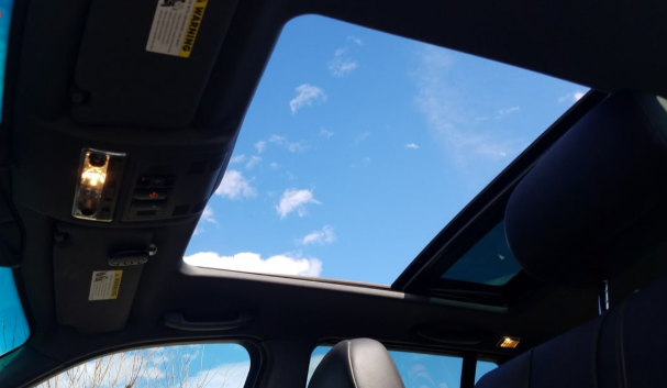 Tips Ampuh Merawat Sunroof Mobil Biar Awet dan Nggak Bikin Kantong Bolong, Catat Nih Gen!