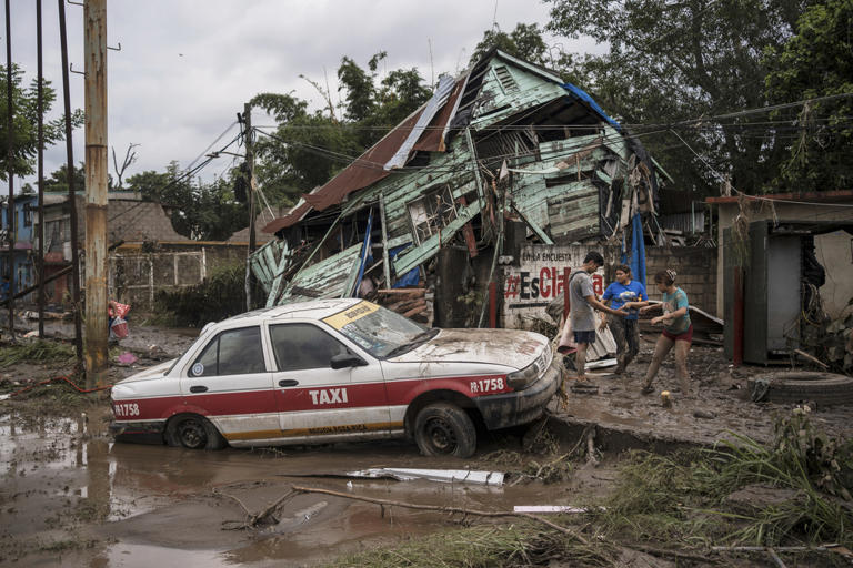 Meksiko Dihantam ‘Tsunami Darat’: 42 Korban Tewas dan Puluhan Hilang Ditelan Banjir Bandang Ekstrem!
