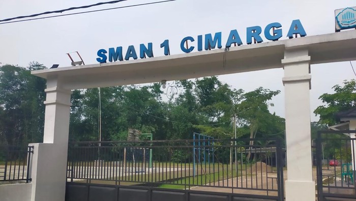 Heboh Kepala Sekolah di Banten Tampar Siswa yang Ketahuan Merokok, Ribuan Murid Malah Mogok Masuk Kelas!