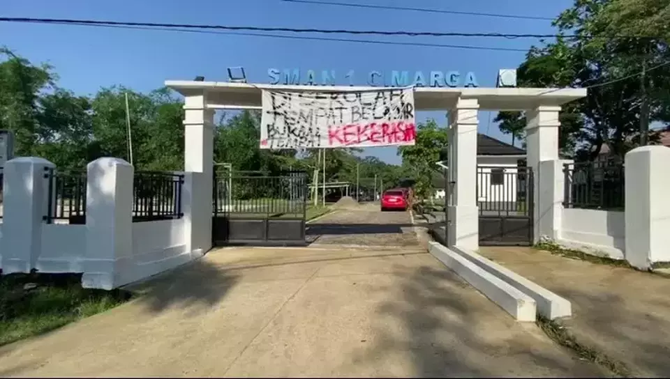 Malah Jadi Korban! Gubernur Banten Menonaktifkan Kepala Sekolah yang Memukul Murid karena Merokok