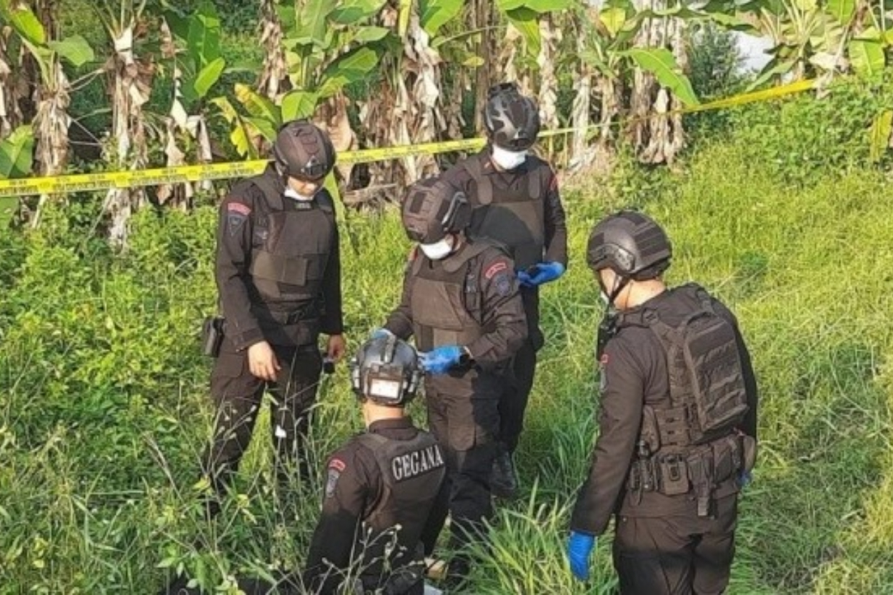 Ngeri! Pemulung Temukan 16 Bahan Peledak Aktif di Sungai Curug: Ada Granat Nanas dan 8 Batang TNT