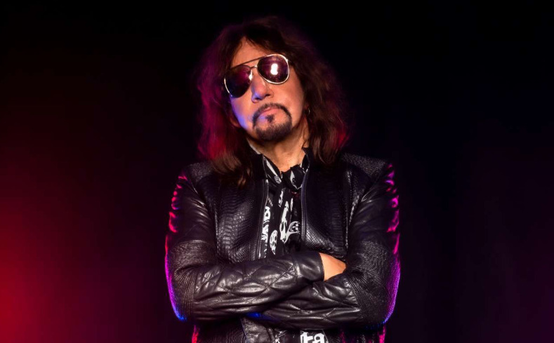Kabar Duka! Gitaris Legendaris KISS, Ace Frehley Meninggal Dunia di Usia 74 Tahun