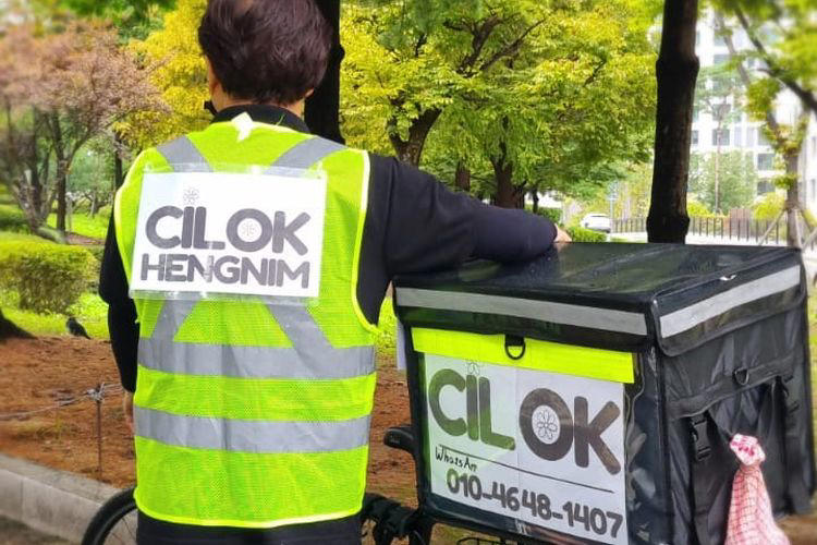 Oppa Korea Jual Cilok Naik Sepeda: Intip Kisah Cilok Hengnim, Cilok Viral di Korea Selatan Ciptaan Istri WNI!