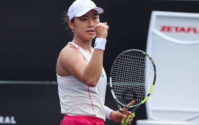 Janice Tjen Bikin Bangga Indonesia! Lolos ke Final Jinan Open 2025 Setelah Duel Sengit Tiga Set!