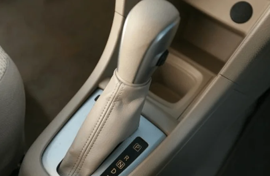 Fungsi Tombol Shift Lock di Mobil Matik yang Jarang Diketahui, Wajib Tahu!
