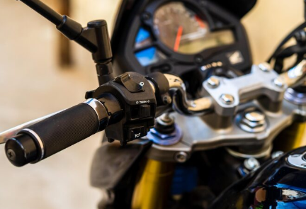 Jangan Asal Tekan! Ini Etika Membunyikan Klakson Motor yang Perlu Kamu Tau