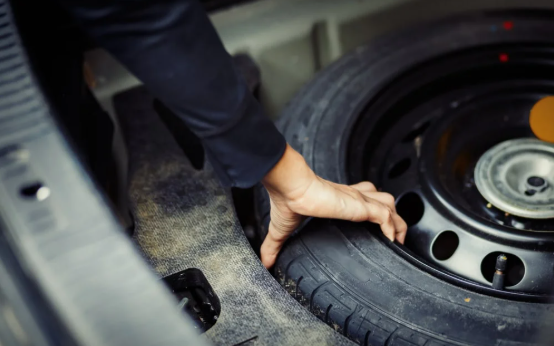 Jangan Diabaikan! Ini Alasan Kenapa Ban Serep Mobil Harus Dirawat Secara Rutin