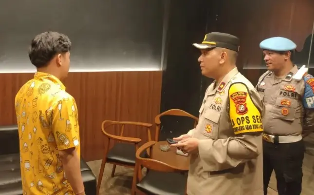 Cuman Karena Lampu Handphone, Sejumlah Pemuda Bikin Pengeroyokan di Kafe Cengkareng, Polisi Masih Selidiki Pelaku