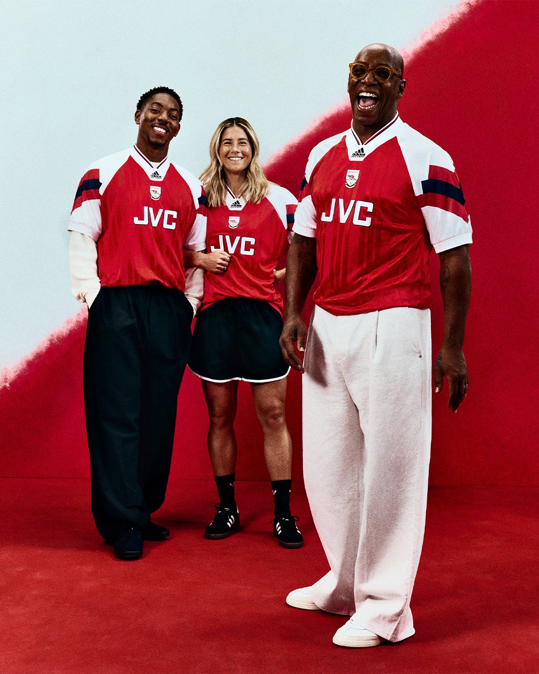 Arsenal Luncurkan Jersey Ikonik, Nuansa Retro Era 90-an!