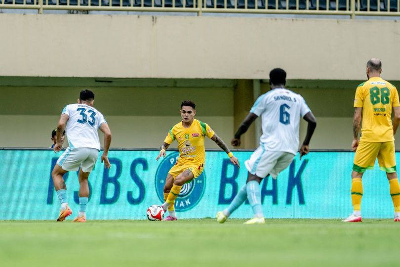 Super League: Drama Tiga Kartu Merah, Persebaya Ditahan Imbang PSBS Biak