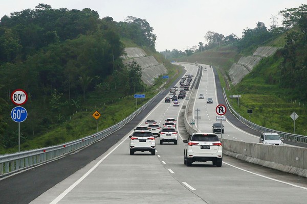Kelakuannya Sering Bikin Sebel, Ini Arti Lane Hogger yang Sebenarnya