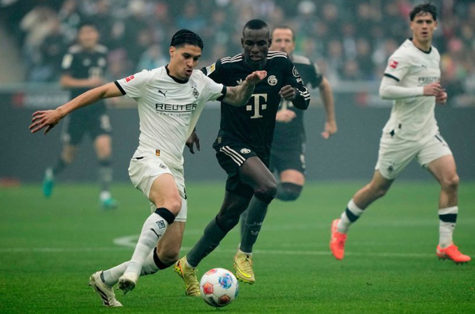 Meski Gladbach Dibantai Bayern 3-0, Kevin Diks Tetap Jadi Sorotan karena Main Solid!