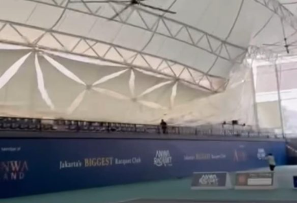 Atap Lapangan Padel Ambruk di Tengah Turnamen Selebriti, Tasya Farasya & Desta Selamat dari Kejadian Mencekam!