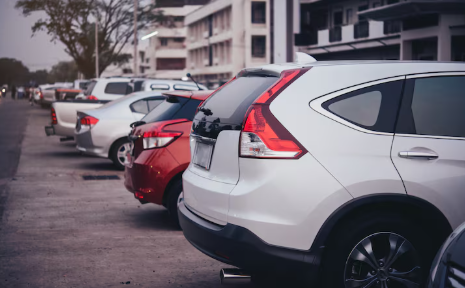 Biar Nggak Ketipu! 7 Tips Cerdas Beli Mobil Bekas Buat Anak Muda