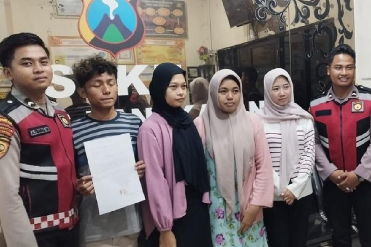 Gagal Move On! Mahasiswa UTM Nekat Nyamar Berhijab, Bawa Sempol Demi Minta Maaf ke Mantan