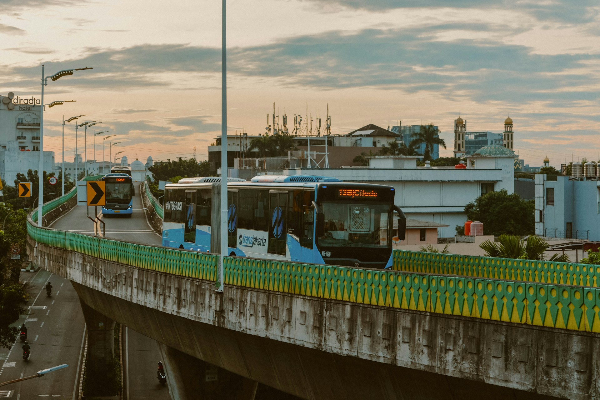 Harga Serba Naik, Tarif Transjakarta Ikut Naik? Ini Alasan Kuat Pemprov DKI dan Isu Tarif Jadi Rp5.000