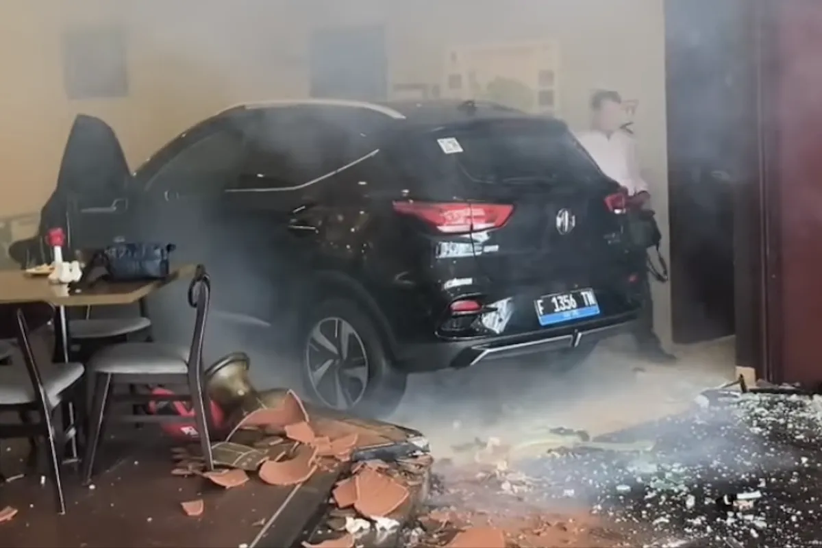MG Motor Indonesia Tanggapi Insiden MG ZS EV Tabrak Pintu Kaca Hotel di Klaten