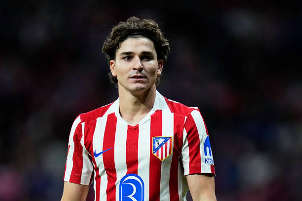 Julian Alvarez Masuk Radar Barcelona, Simeone Tegaskan Sang Striker Tetap Setia di Atletico Madrid