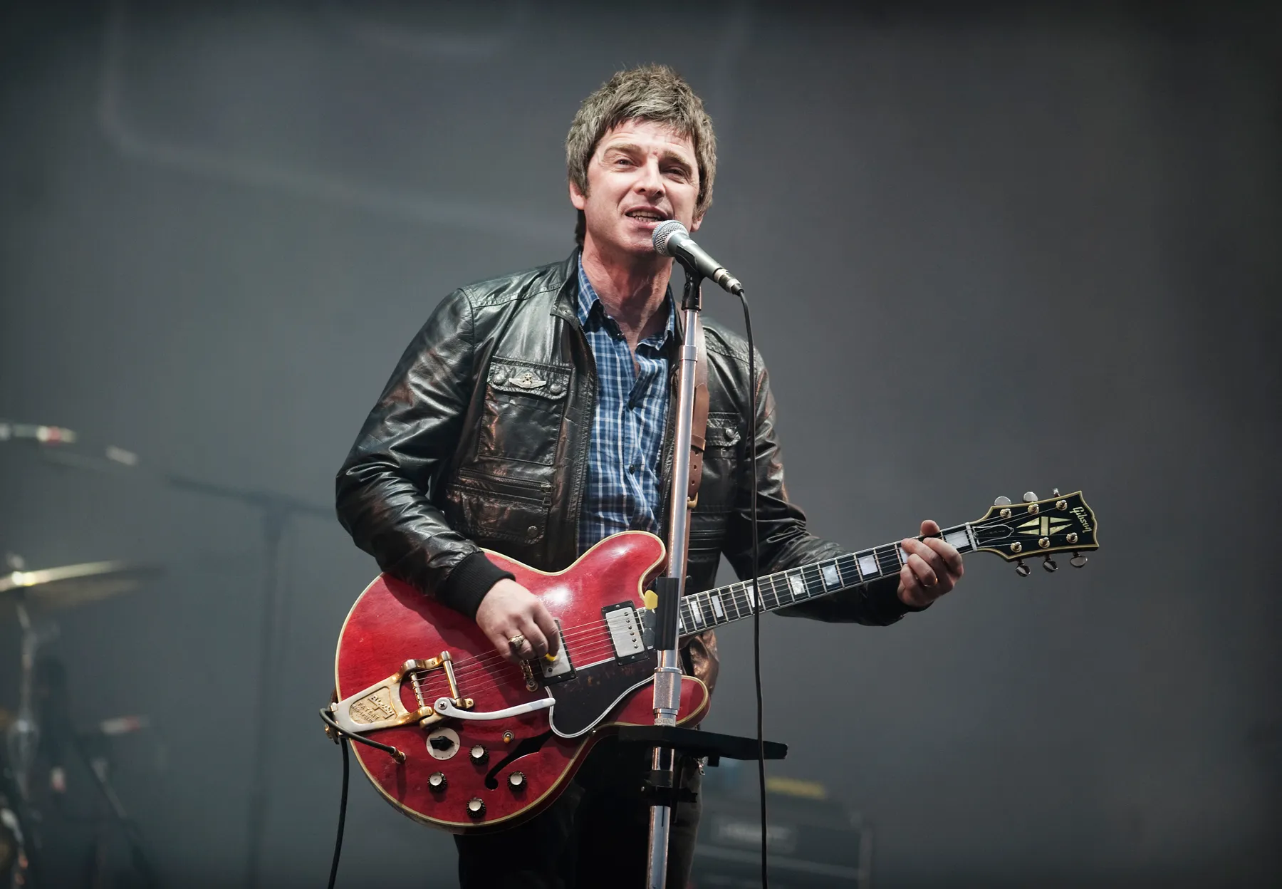 Lembar Lirik Lagu 'Don't Look Back In Anger' Milik Noel Gallagher Terjual Rp405 Juta di Lelang