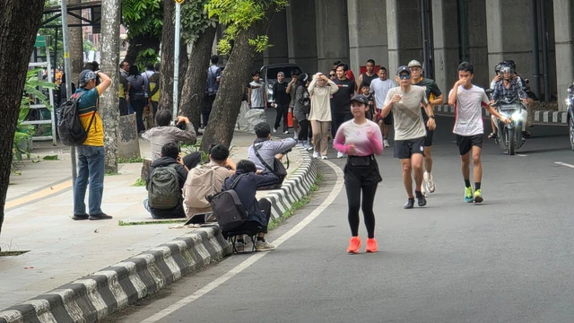 Polemik Fotografer Jalanan, Gubernur Pramono: Motret Boleh, Asal Jangan Maksa
