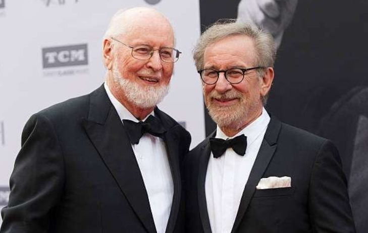 Steven Spielberg Comeback ke Genre UFO, Gandeng John Williams Buat Film Spektakuler!