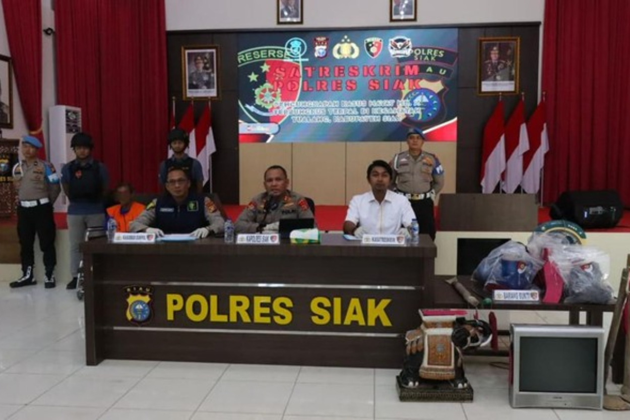 Bejat! Sebelum Dibunuh, Pria di Siak Dipaksa Threesome Sama Istri Pelaku