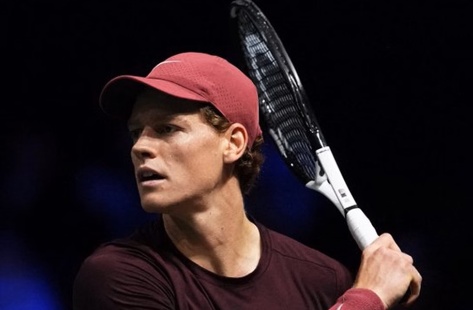 Jannik Sinner Raih Tiket Perempat Final Paris Masters, Jaga Peluang Rebut Peringkat No.1 Dunia