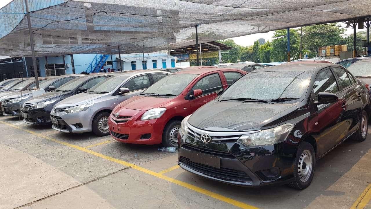 Warna Mobil Ini Bikin Harga Jual Anjlok di Pasar Mobil Bekas, Jangan Salah Pilih!