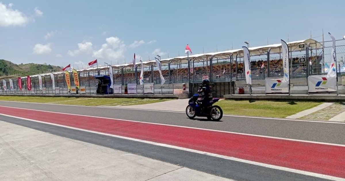 Aldiaz Aqsal Ismaya Juara Kelas National Sport 250cc di Mandalika Racing Series