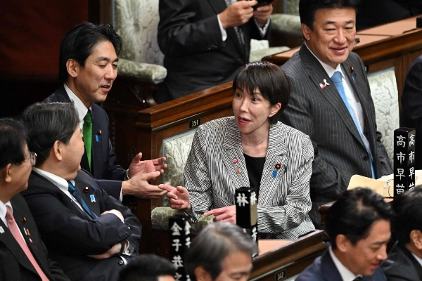PM Jepang Bakal Potong Gaji Para Pejabat