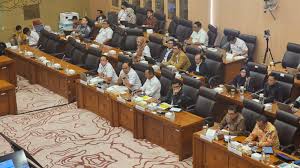 Pembangkit Listrik Energi Terbarukan Rendah, Pemerintah Gagal Penuhi UU