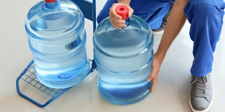 Terungkap Risiko Tersembunyi Air Isi Ulang, Studi  Bongkar Bahaya Bakteri dan Mikroplastik