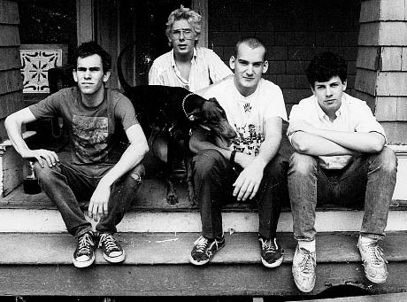 Kalo Kamu Ngaku Suka Hardcore Punk, Baca Ini! Begini Sejarah dan Asal-usul Kenapa Genre Tersebut Bisa Kebentuk
