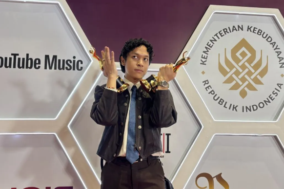 Baskara Putra Borong 5 Piala AMI 2025, Dominasi Kategori Alternatif dan Rock!