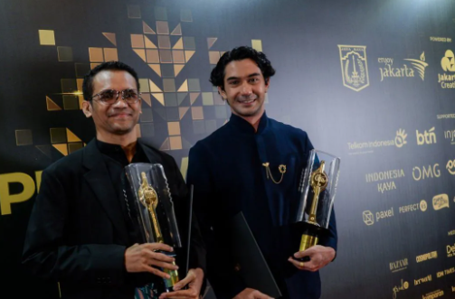 Film Pangku Juara FFI 2025 Reza Rahadian Menangis Saat Bawa Pulang Empat Piala Citra